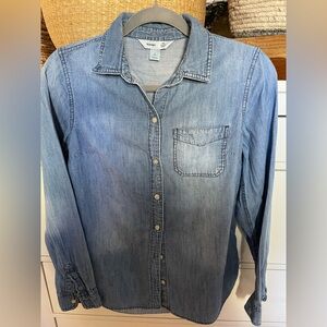 Womens Old Navy “The Classic Shirt” Denim Button Up - Size Small Tall